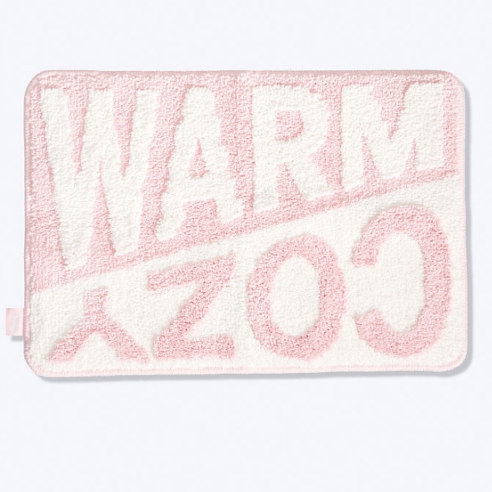 🆕VS PINK WARM & COZY BATH MAT. NIP!